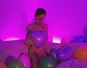 020426_adele_popping_balloons_and_masturbating_with_a_dildo