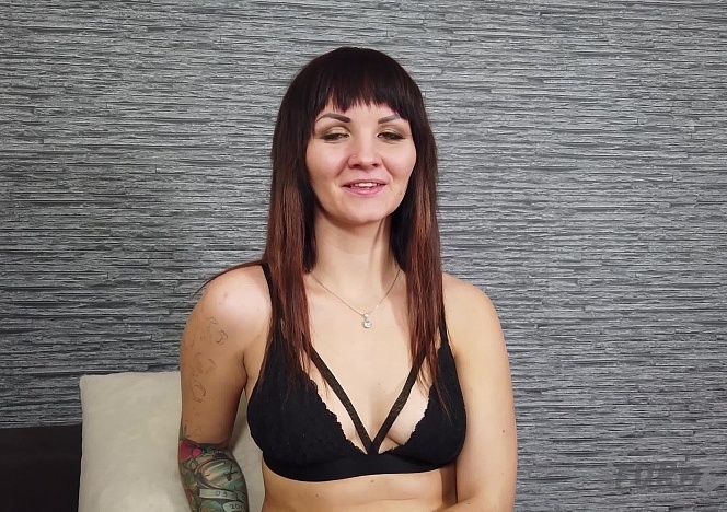 032420_daria_using_a_hitachi_vibrator_on_her_clit_until_she_comes_dirty_directors_helping_hand