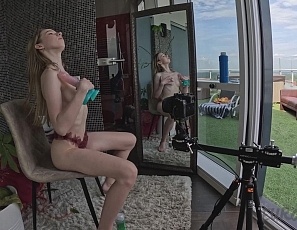 041026_mirror_masturbation_hot_model_kitty_kate_using_a_dildo_and_watching_herself