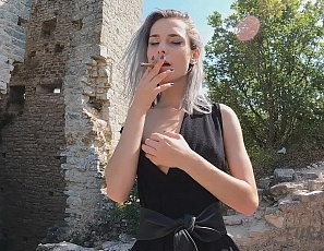 061423_hot_poppy_masturbating_in_castle_ruins_while_on_vacation