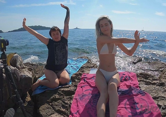081222_brille_and_poppy_doing_nude_yoga_on_a_public_beach_while_on_vacation