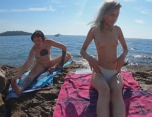 081222_brille_and_poppy_doing_nude_yoga_on_a_public_beach_while_on_vacation
