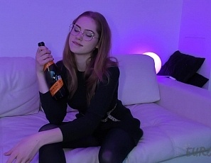 111821_aesthetic_vibes_young_margarita_vaping_and_masturbating_on_the_white_casting_couch