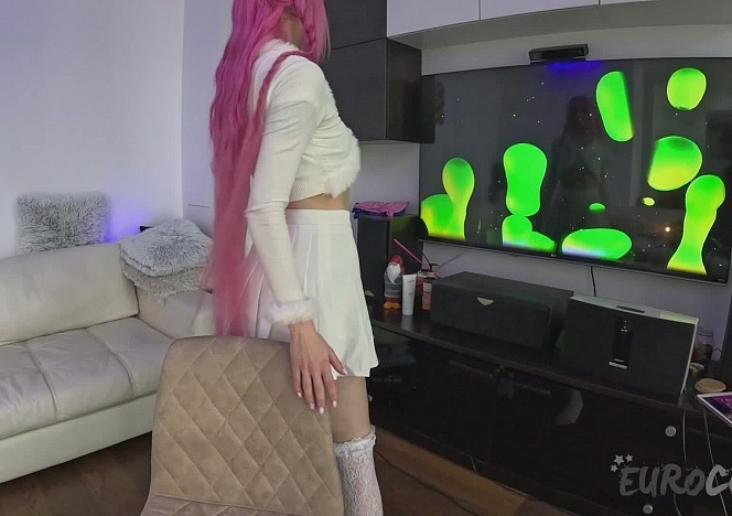 121725_lily_angelic_masturbates_and_dances_strip_tease